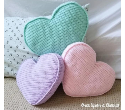 crochet heart pillow 